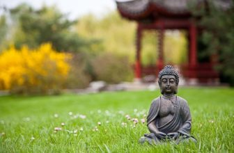 Buddha Figur Garten
