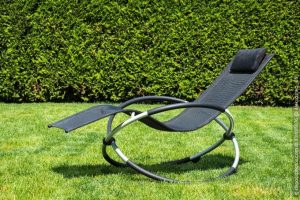 Schaukelliege im Garten