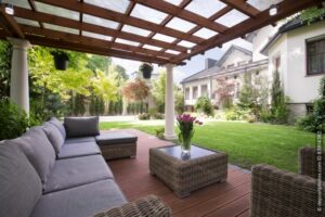 Mücken und Fliegen unter der Terrassenüberdachung